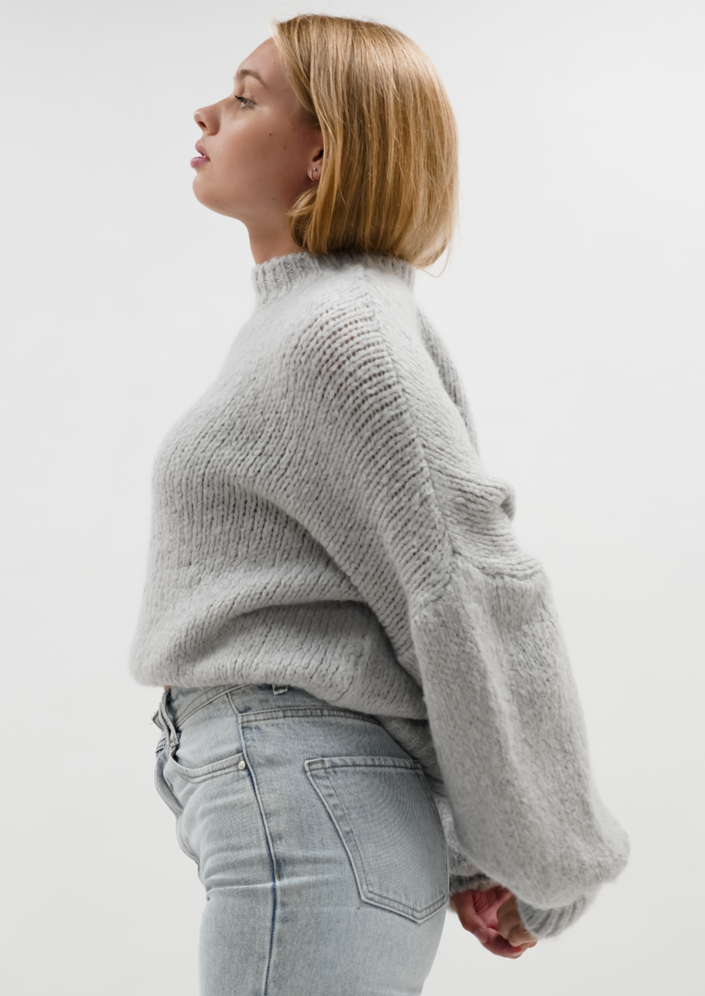 Pull tricoté gris clair