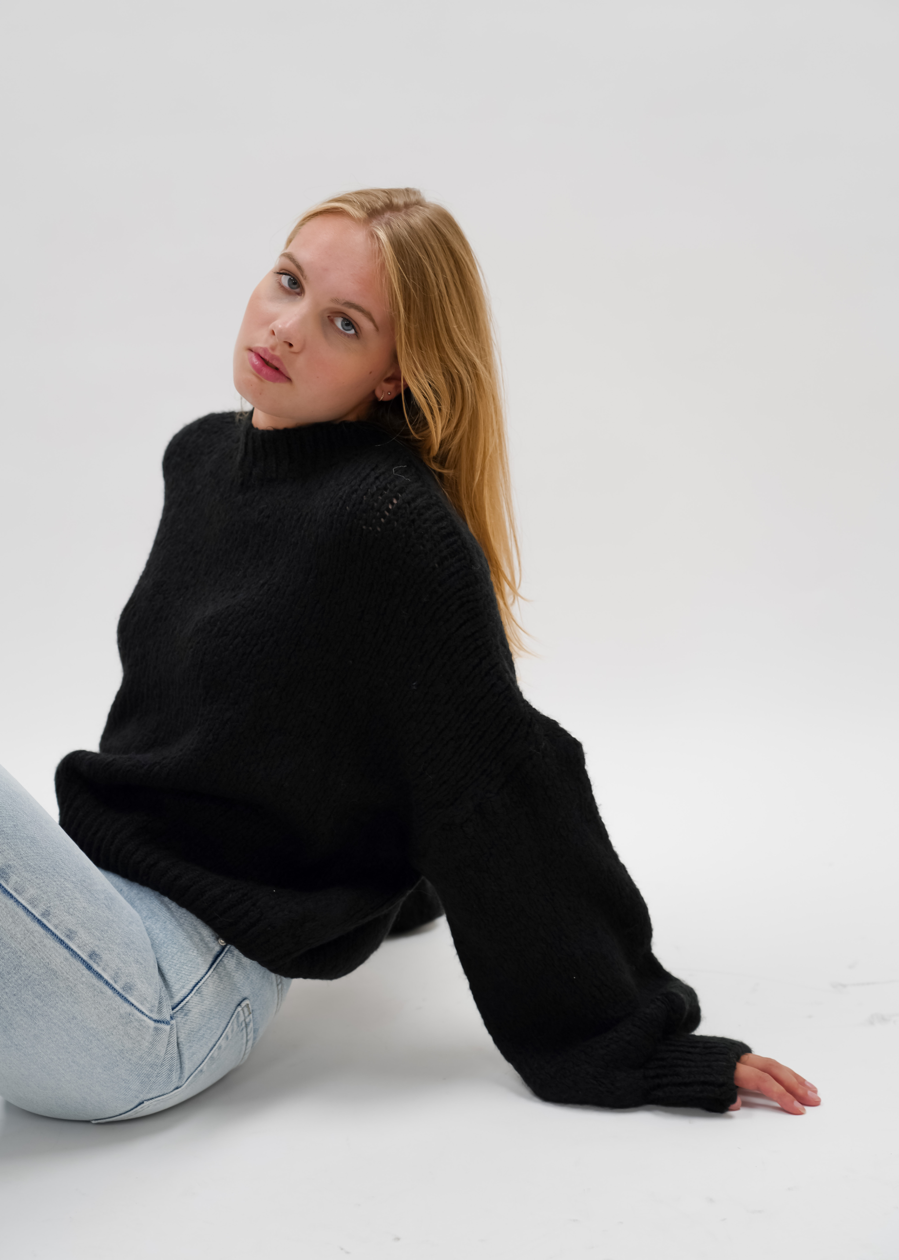 Gestrickter Pullover schwarz