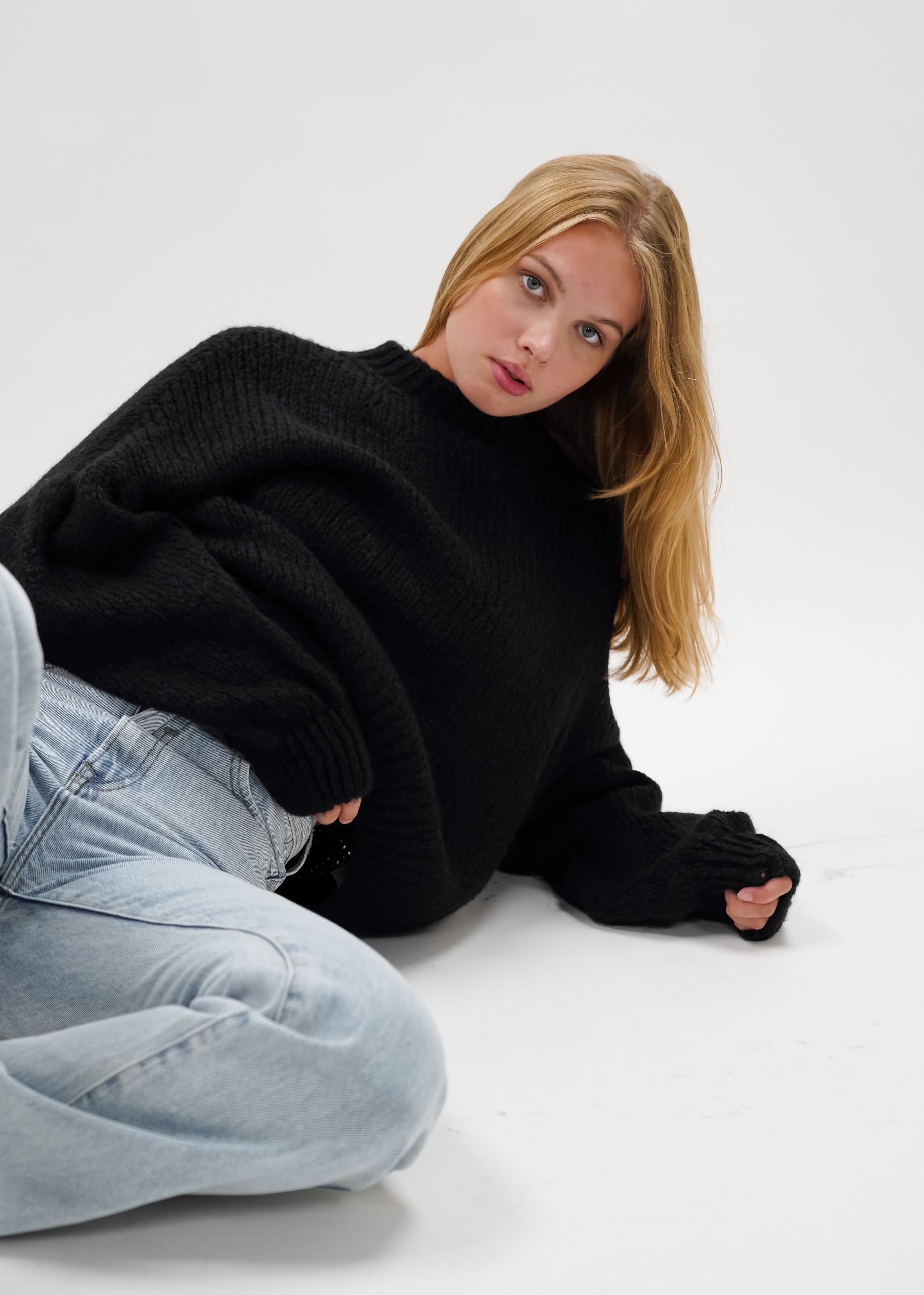 Gestrickter Pullover schwarz