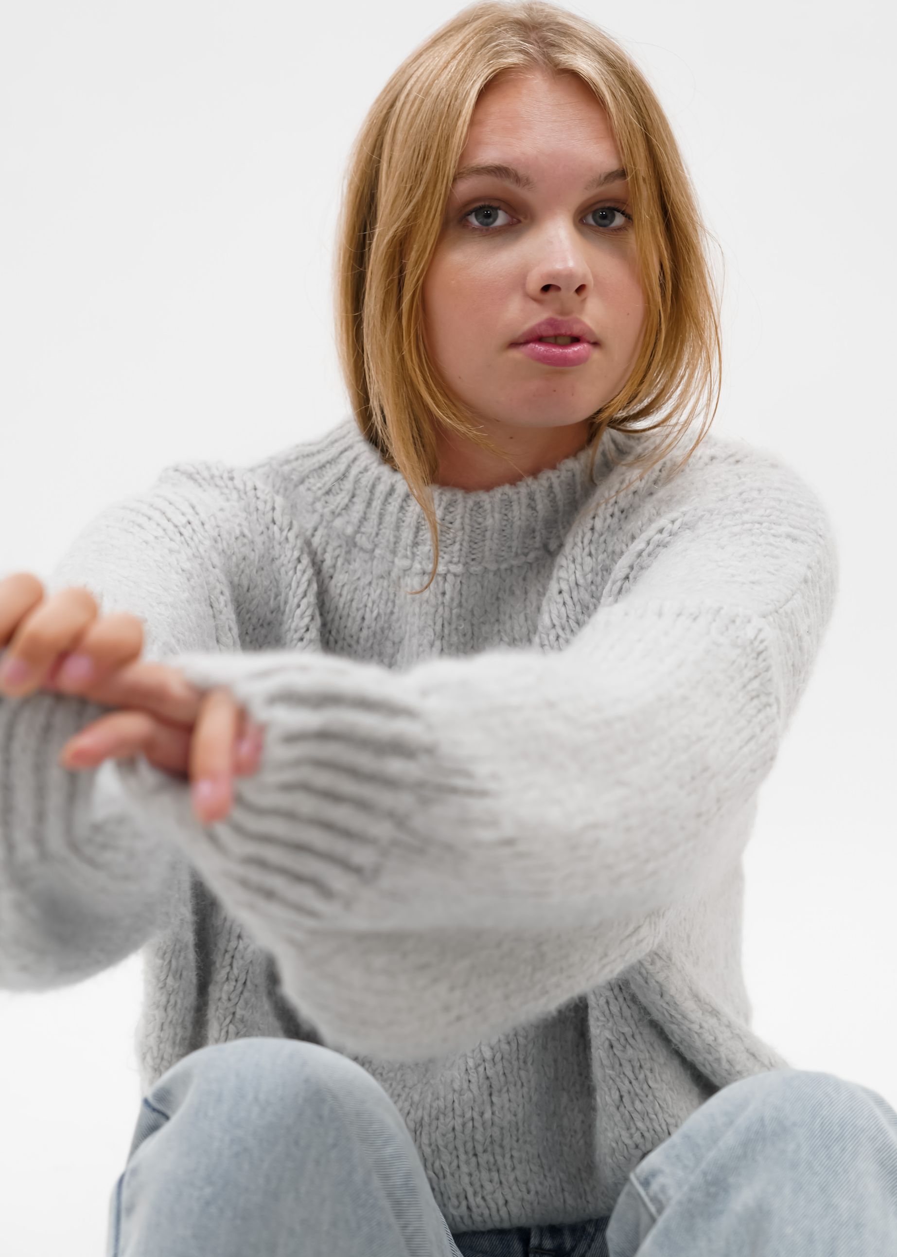 Knitted sweater light grey