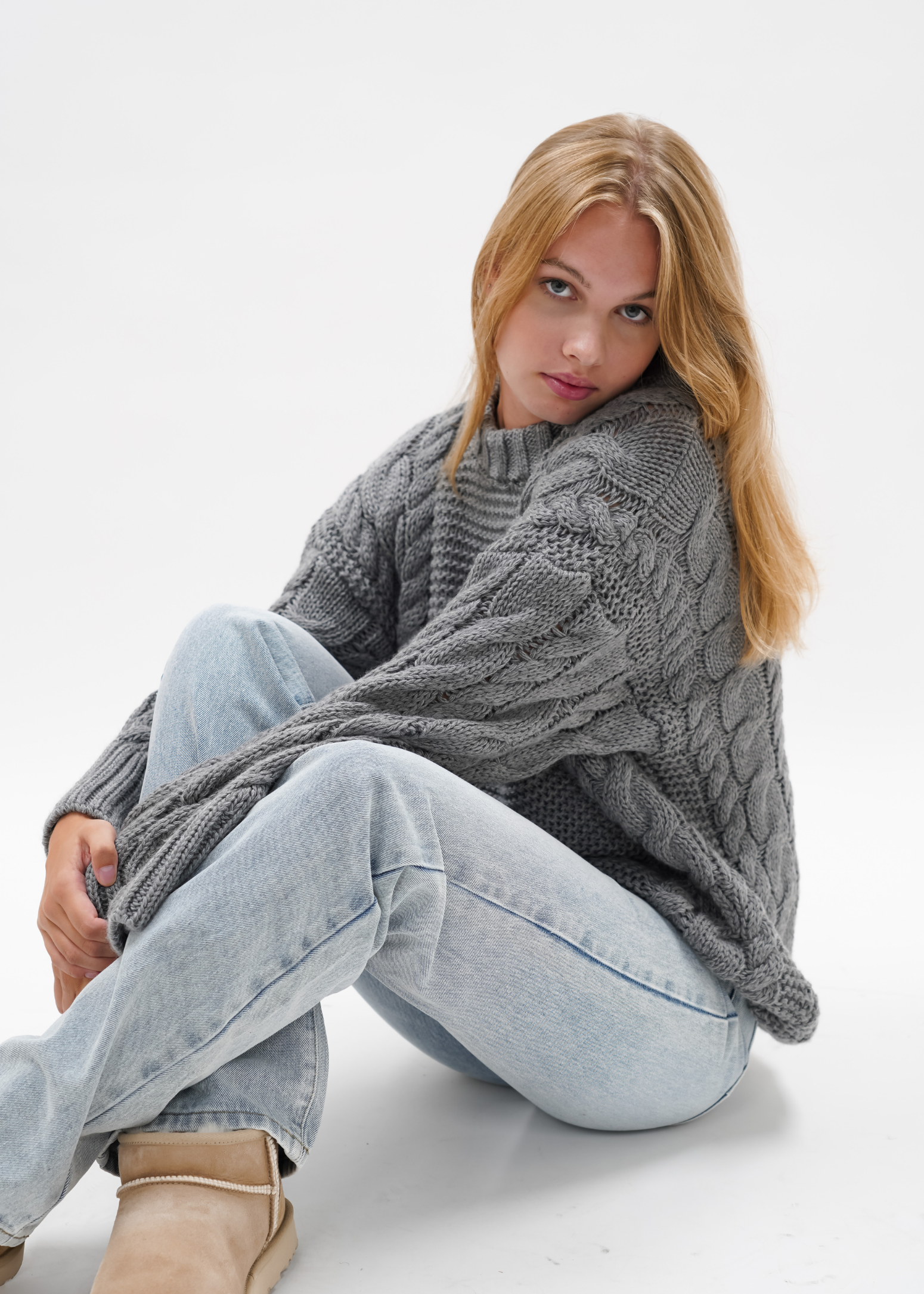 Câble tricote gris foncé