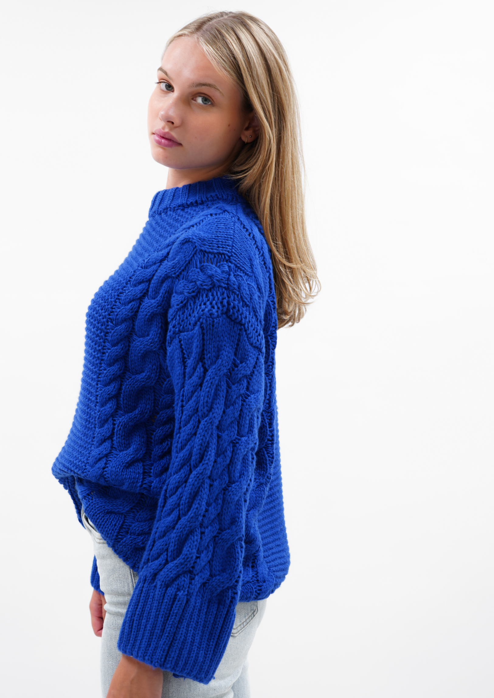 Cable knit electric blue