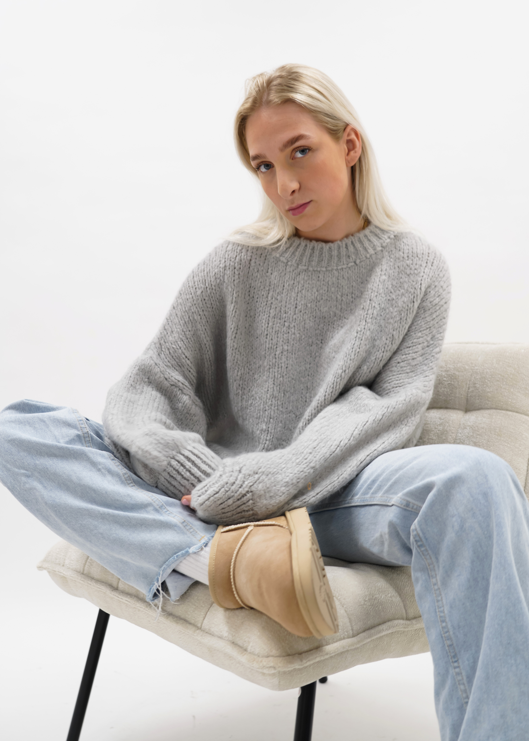 Knitted sweater light grey