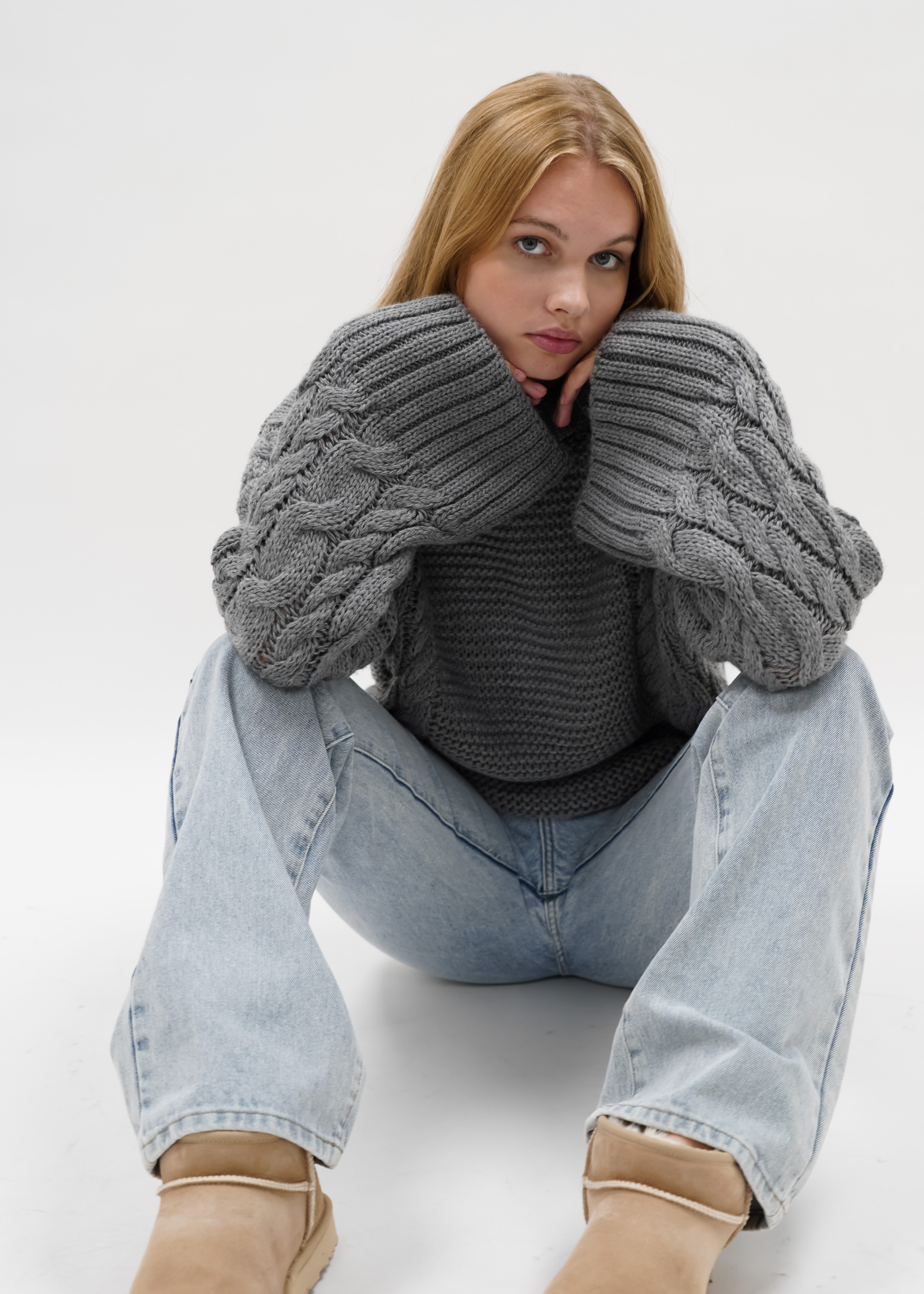 Câble tricote gris foncé