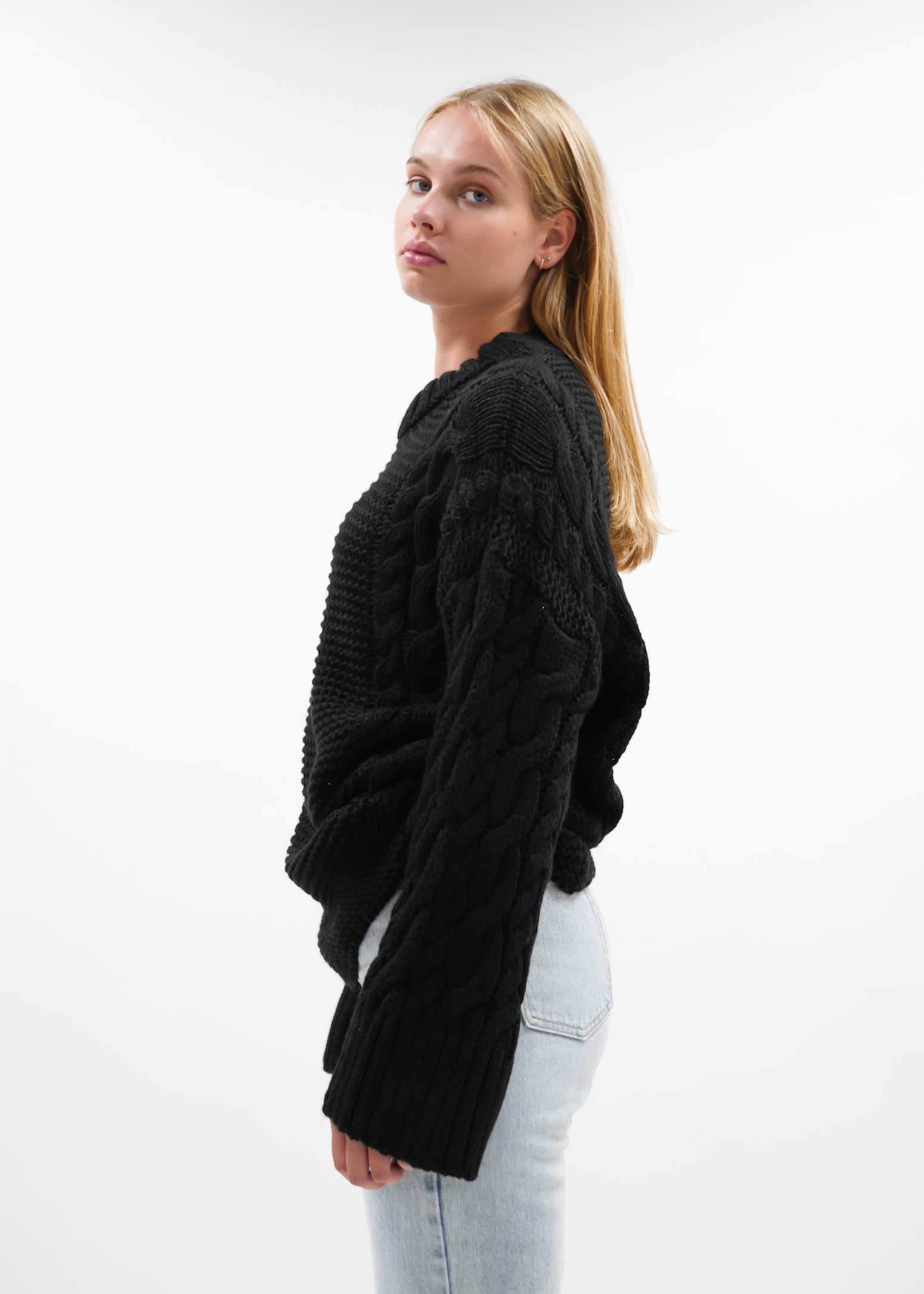 Cable knit black