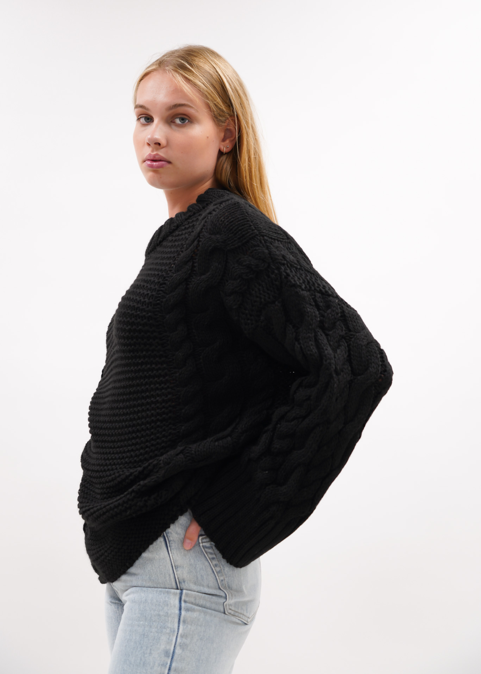 Cable knit black