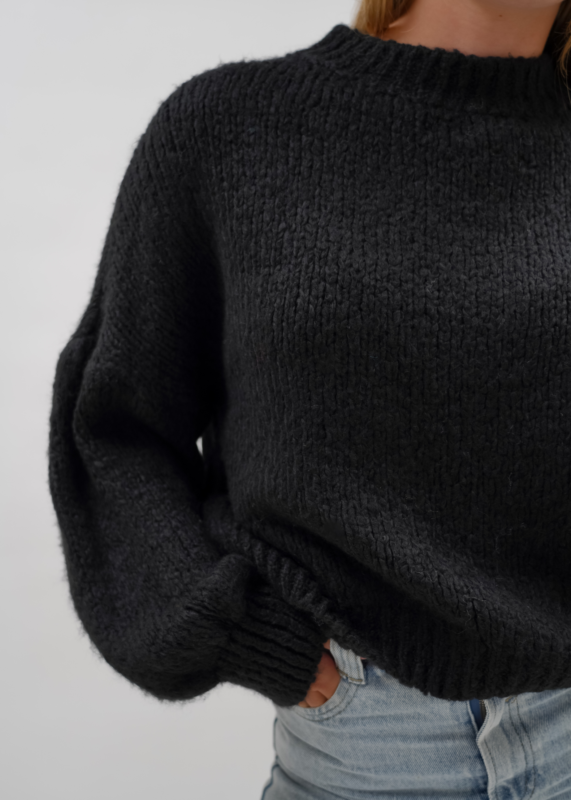 Gestrickter Pullover schwarz