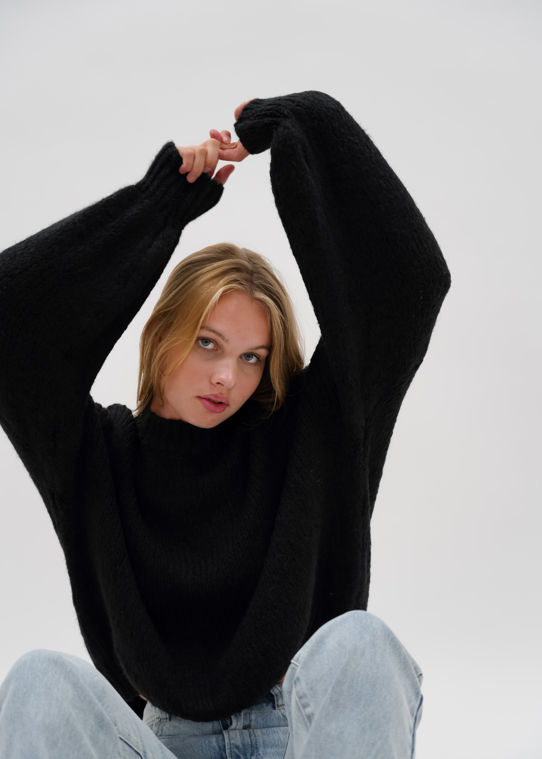 Gestrickter Pullover schwarz
