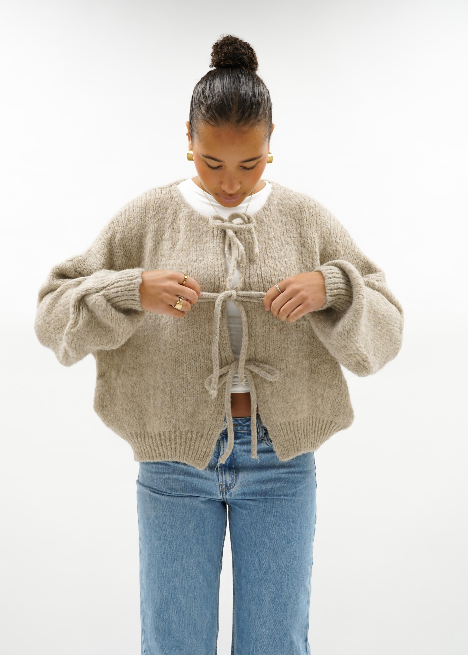 Knitted bow sweater beige