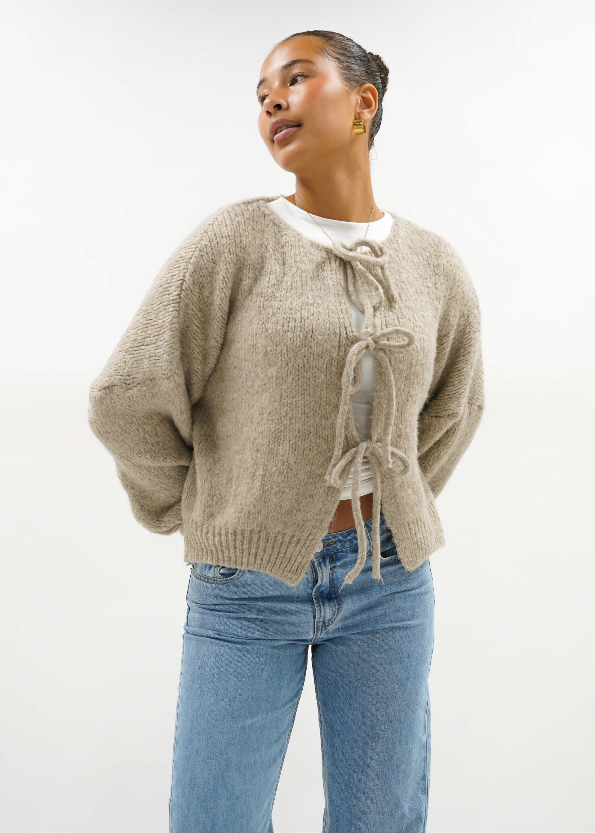 Knitted bow sweater beige