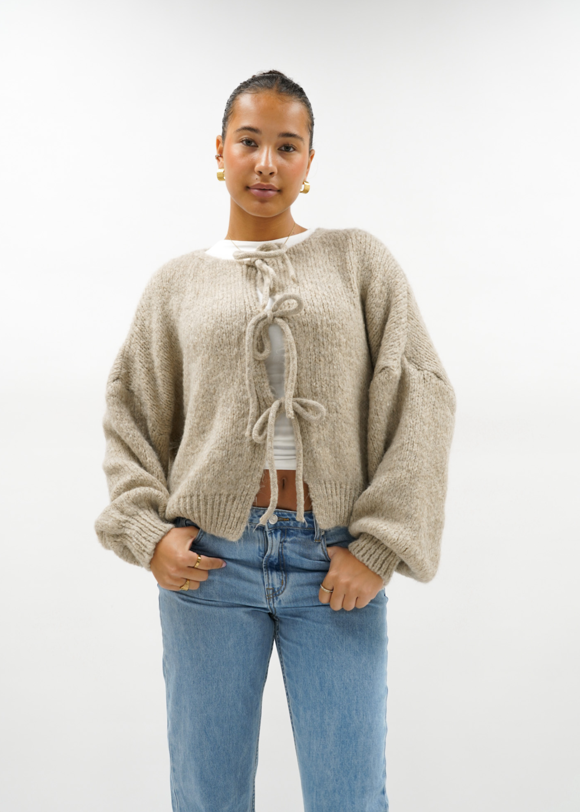 Knitted bow sweater beige