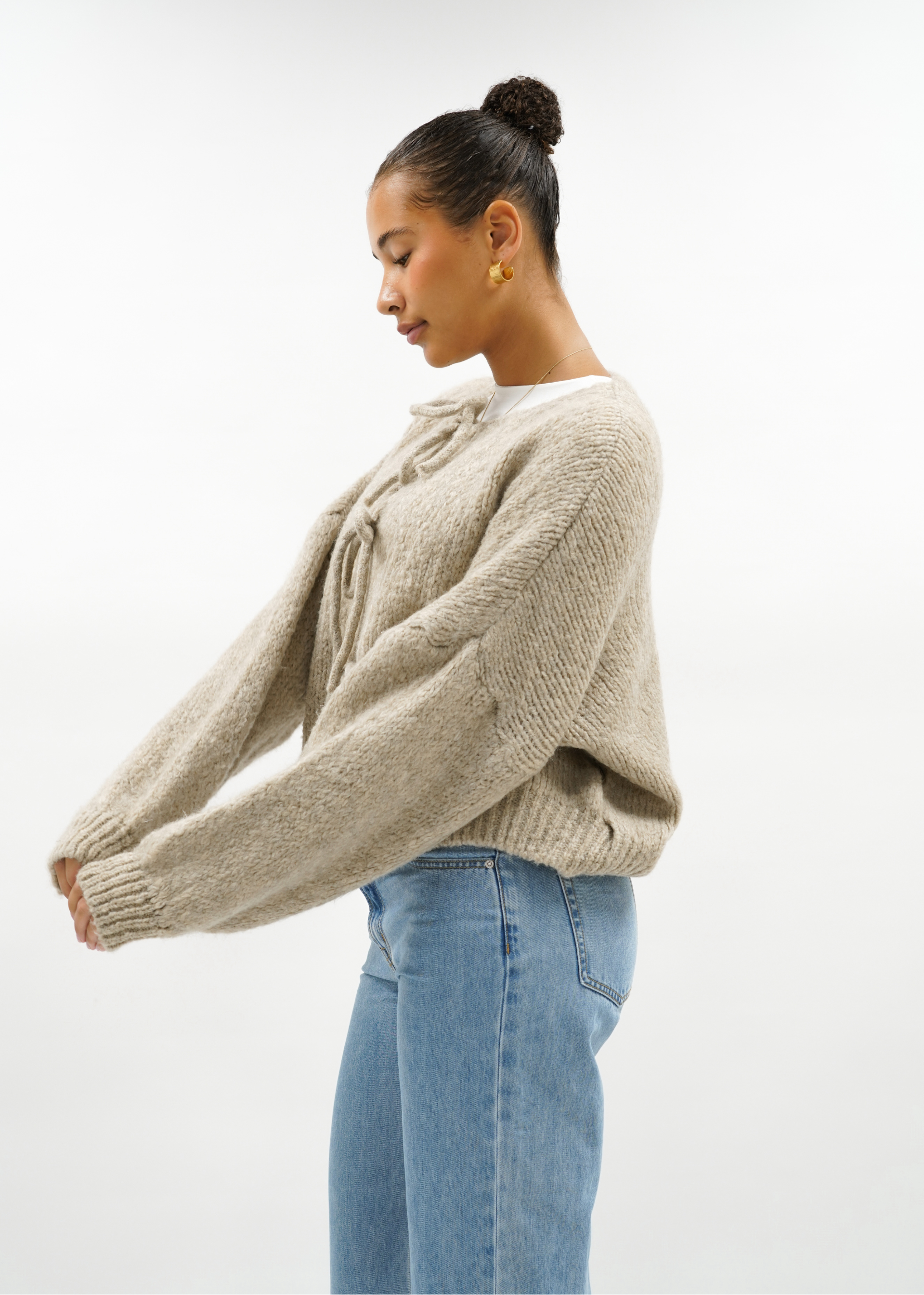 Knitted bow sweater beige