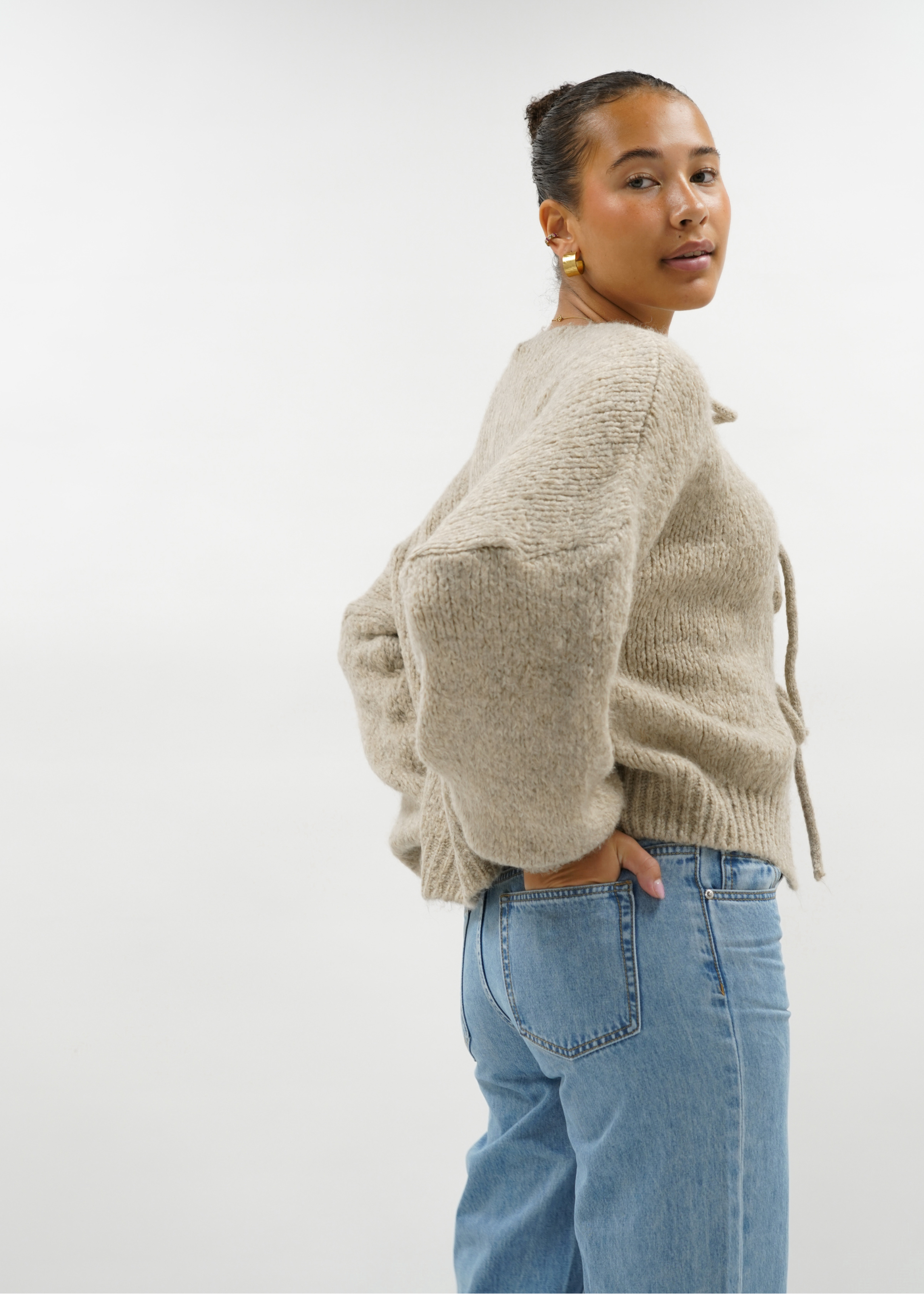 Knitted bow sweater beige