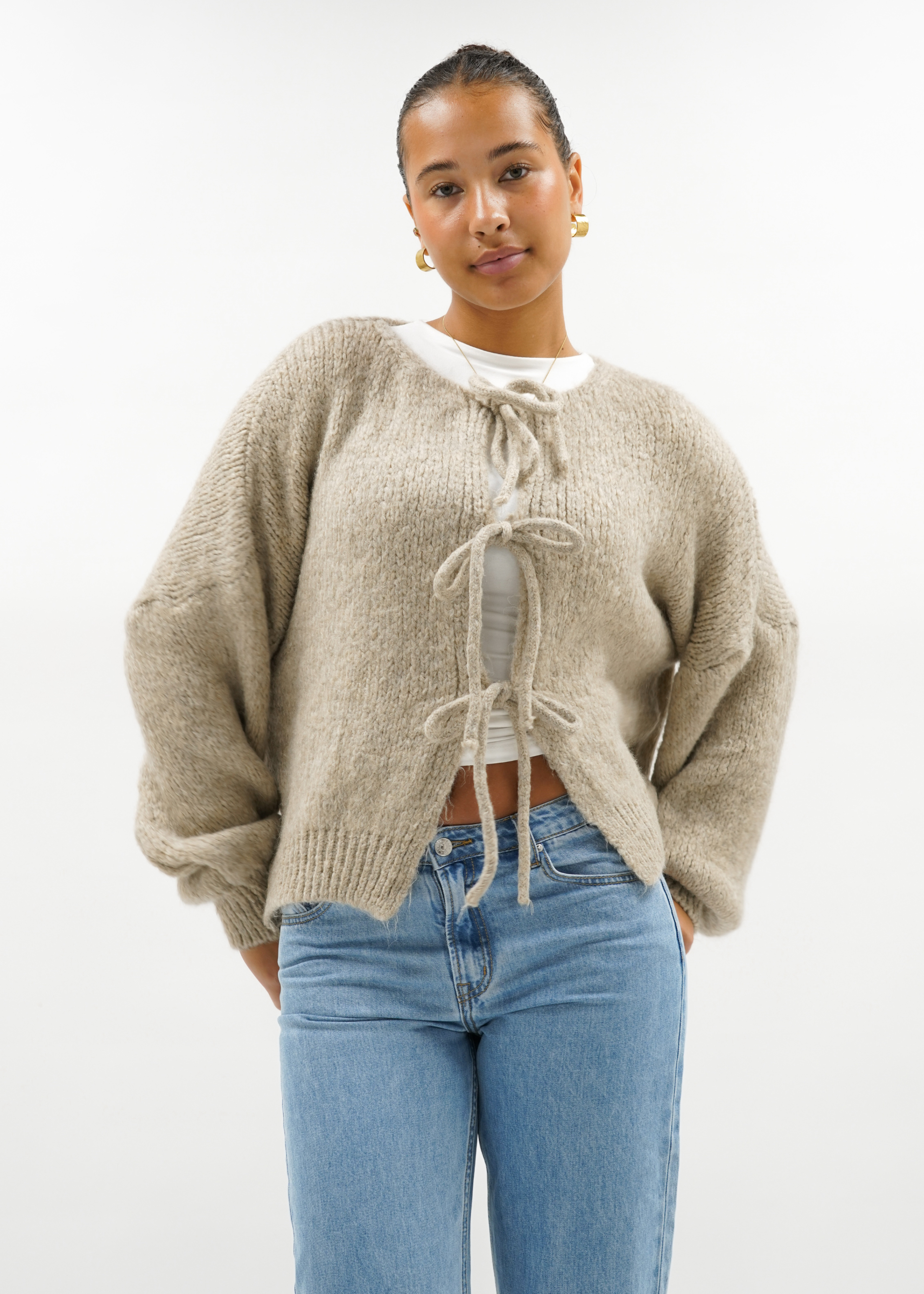 Knitted bow sweater beige