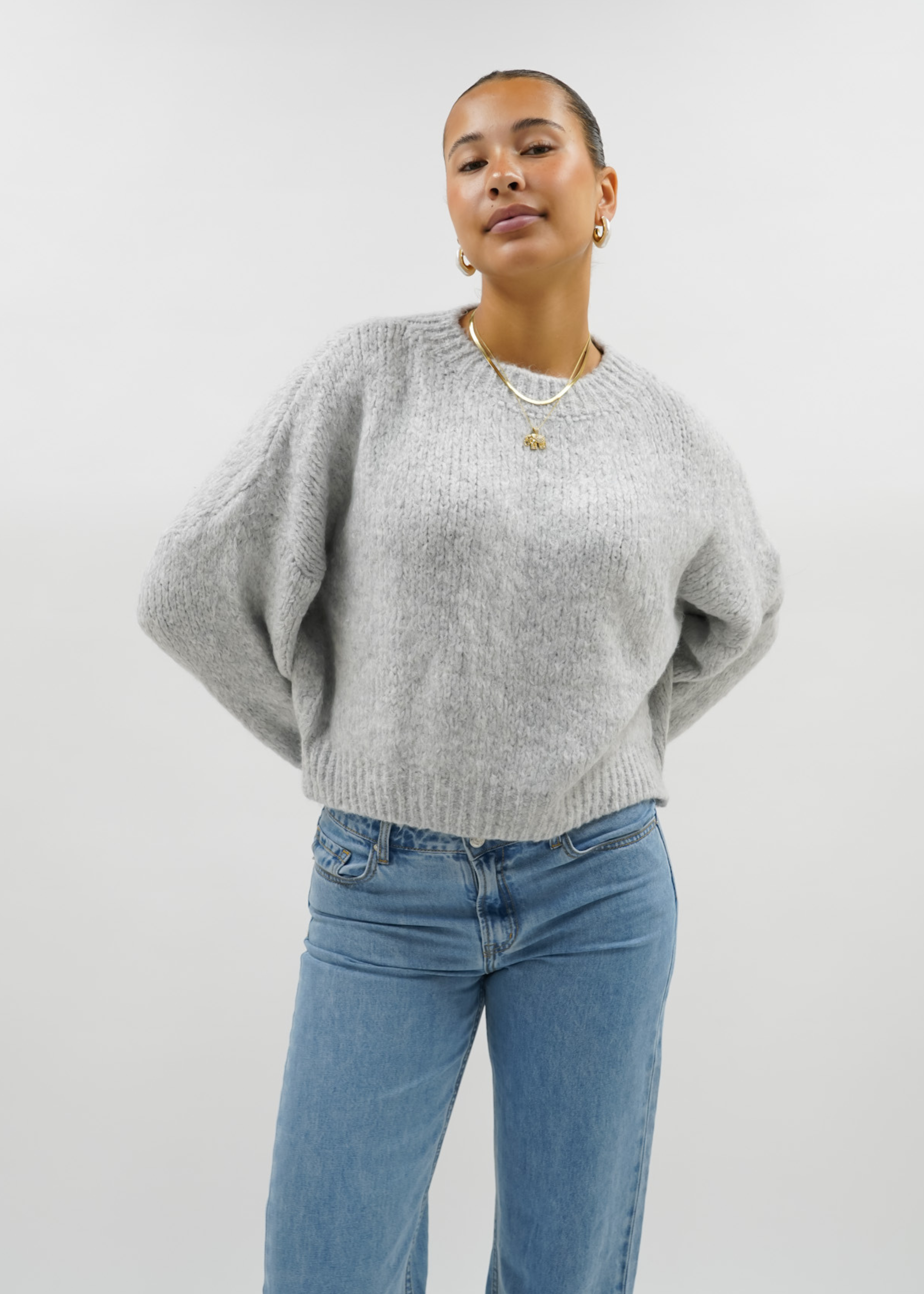 Pull tricoté gris clair