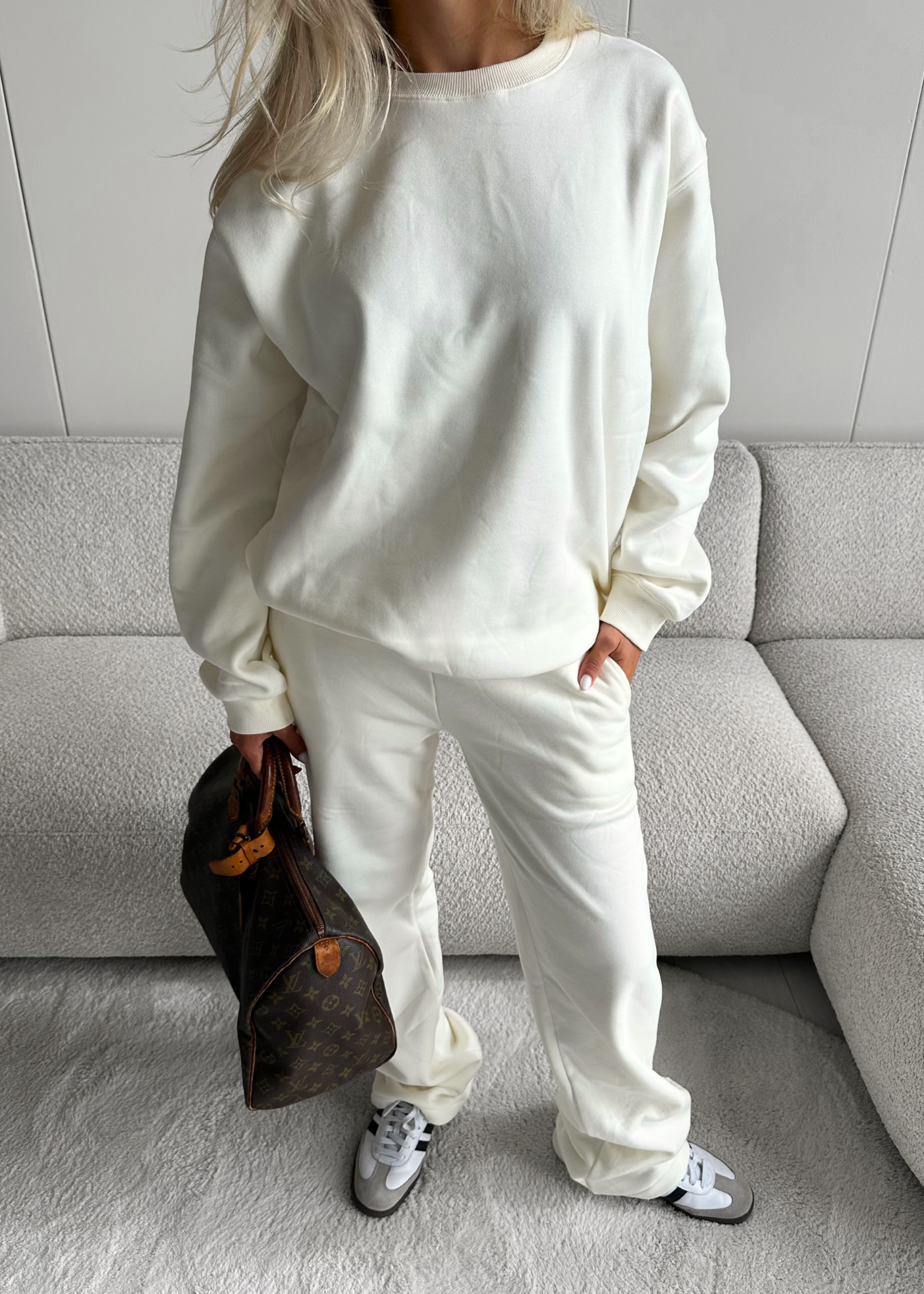 Low/mid waist jogger pants off-white (tall)
