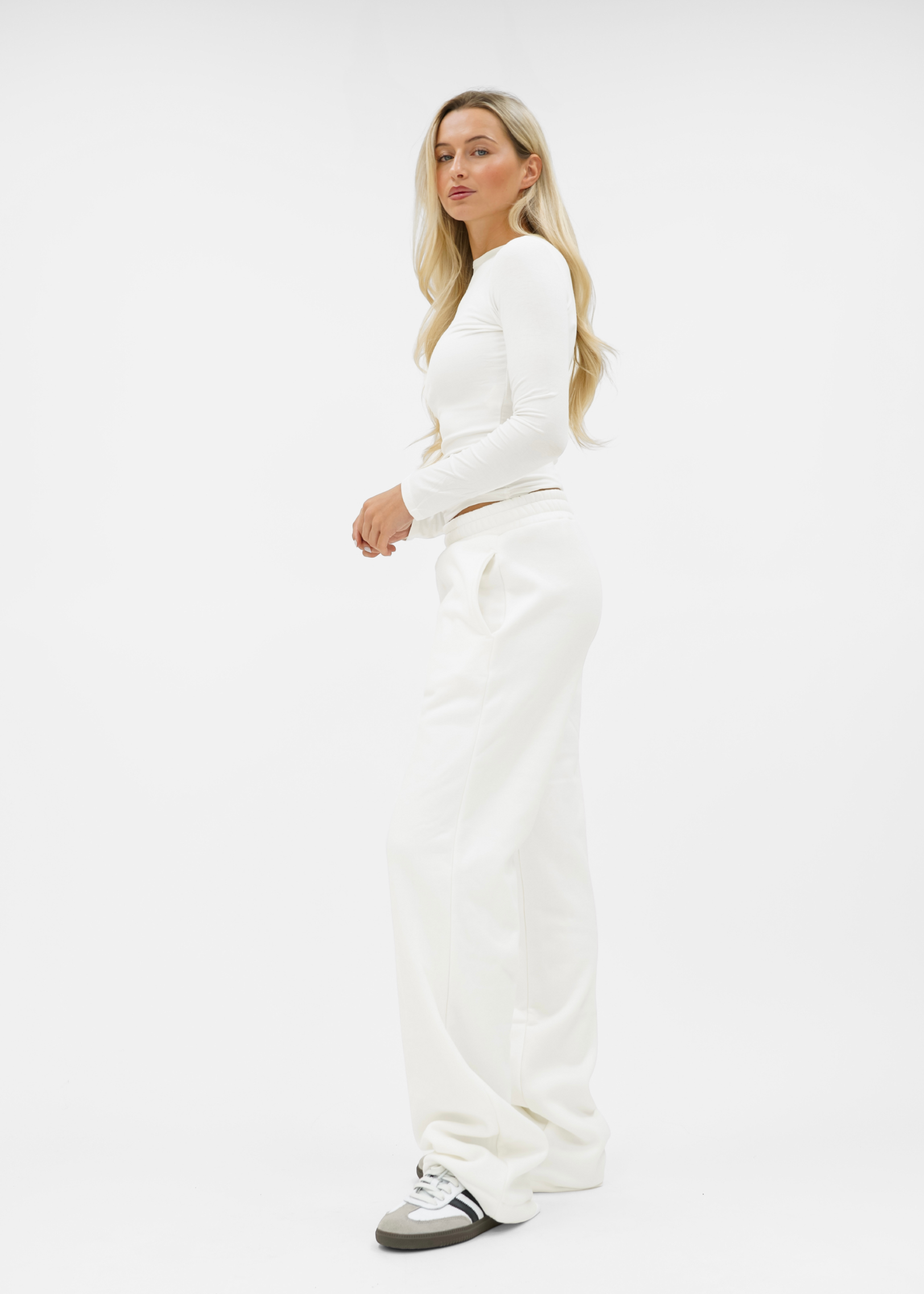 Low/mid waist jogger pants white (tall)