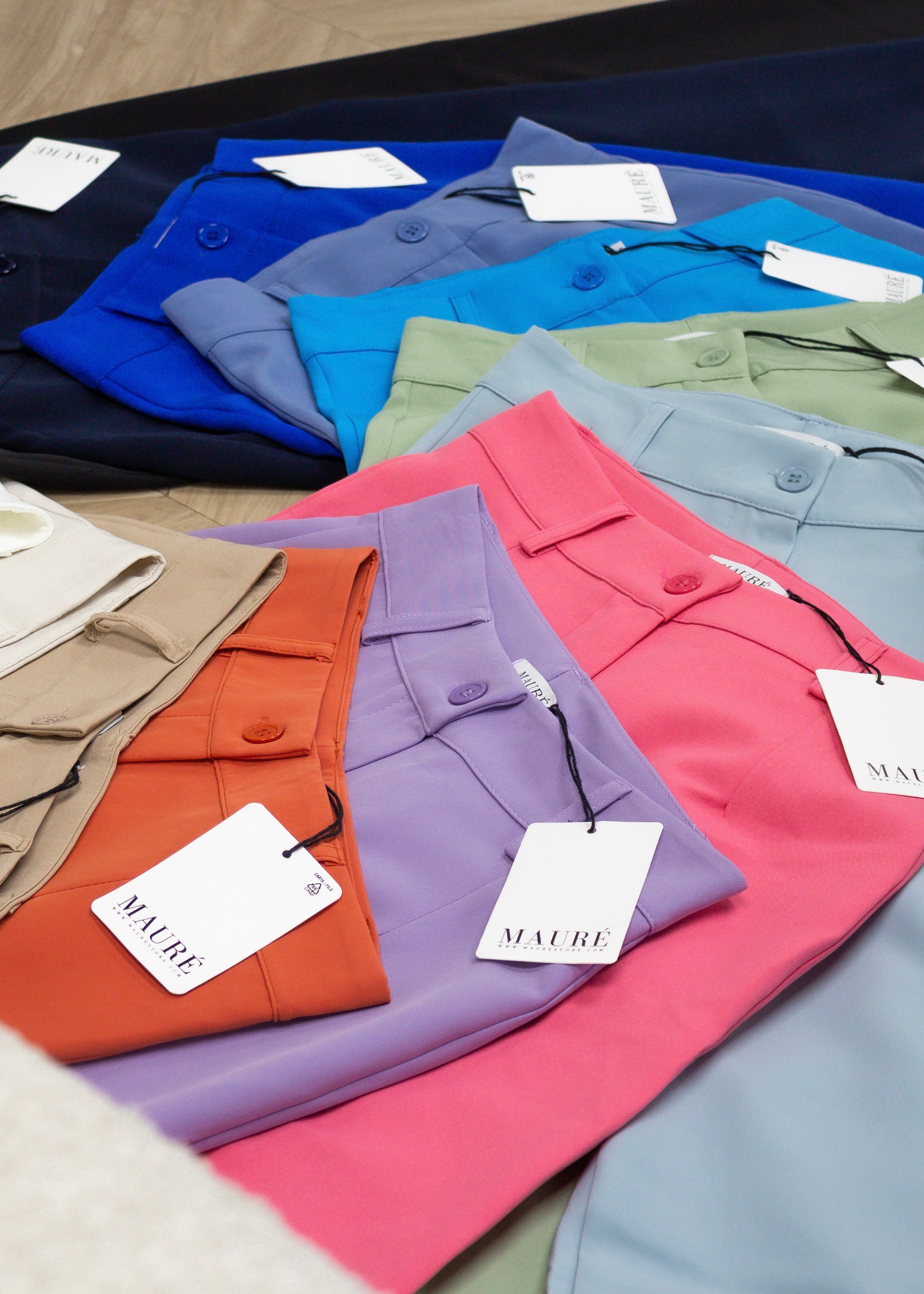 Pantalon jambe droit crème classique (REGULAR)