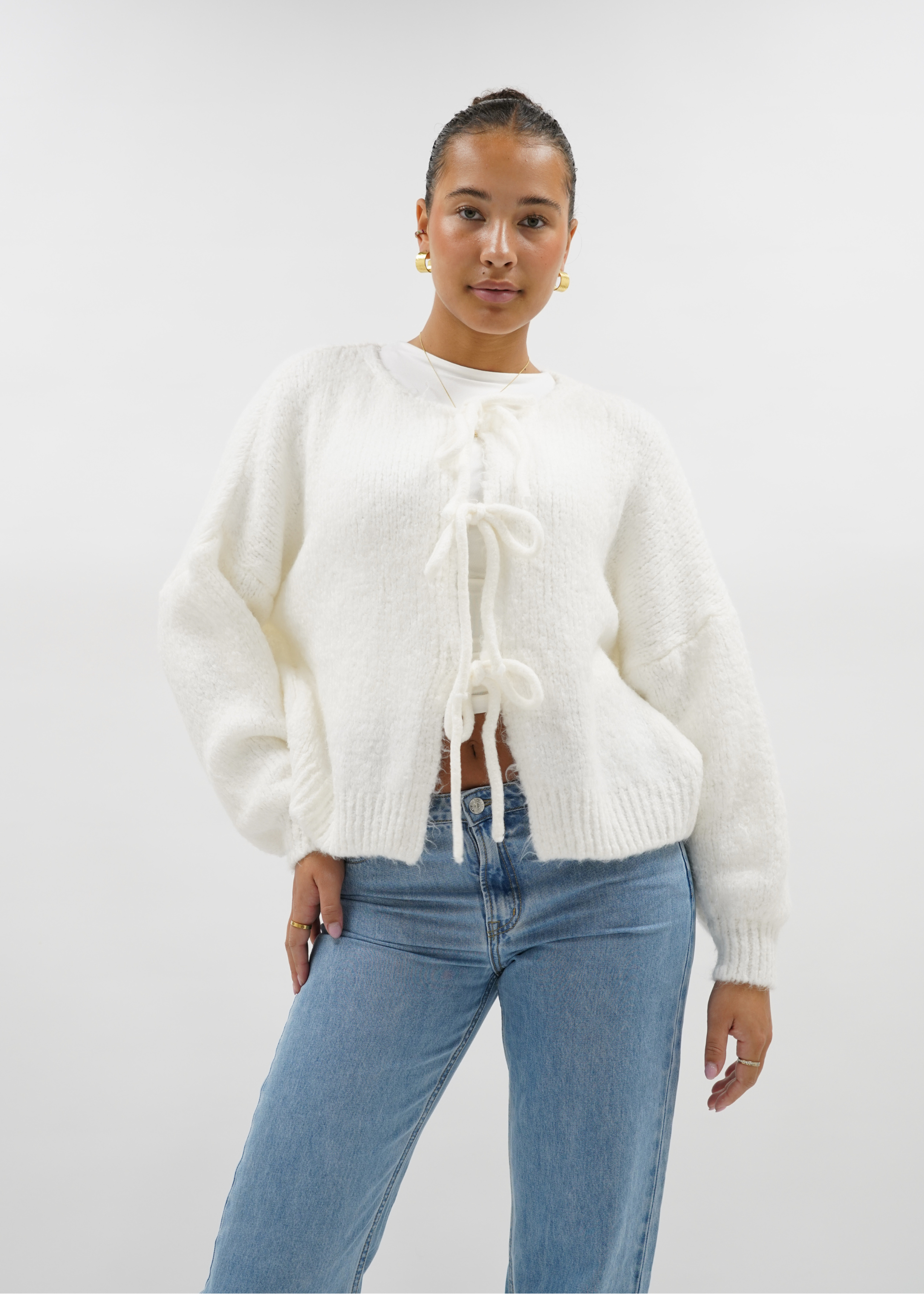 Knitted bow sweater off-white (tall)