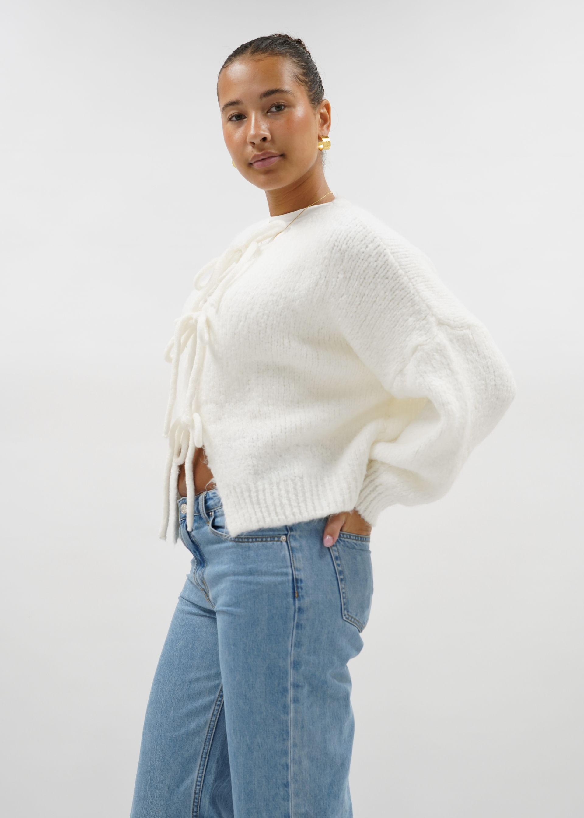 Knitted bow sweater off-white (tall)