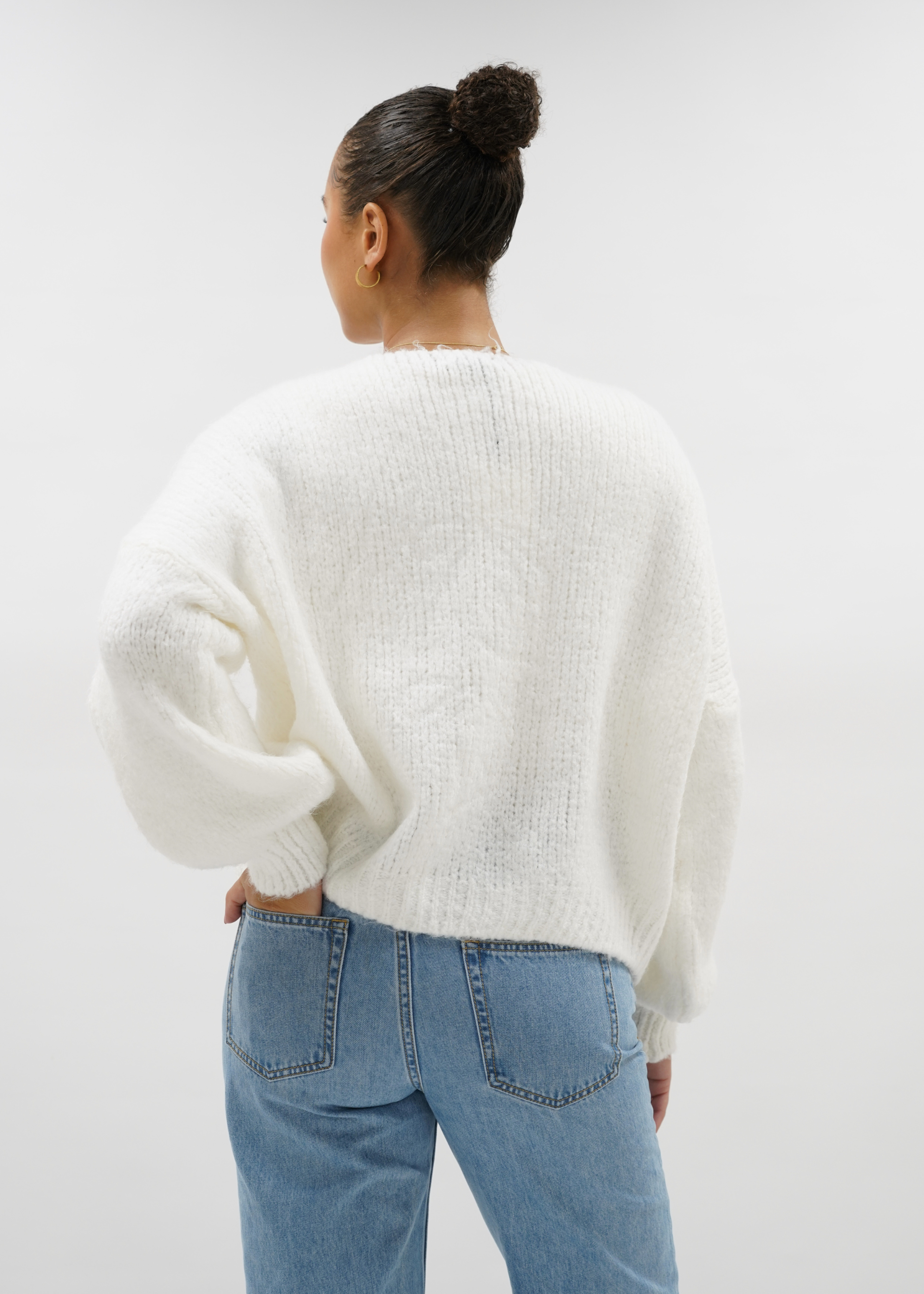 Knitted bow sweater off-white (tall)