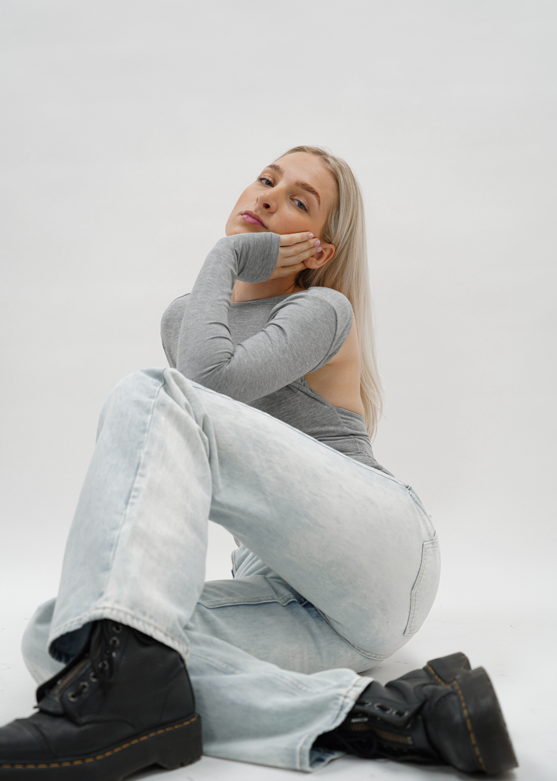 Top dos nu manches longues gris clair chiné