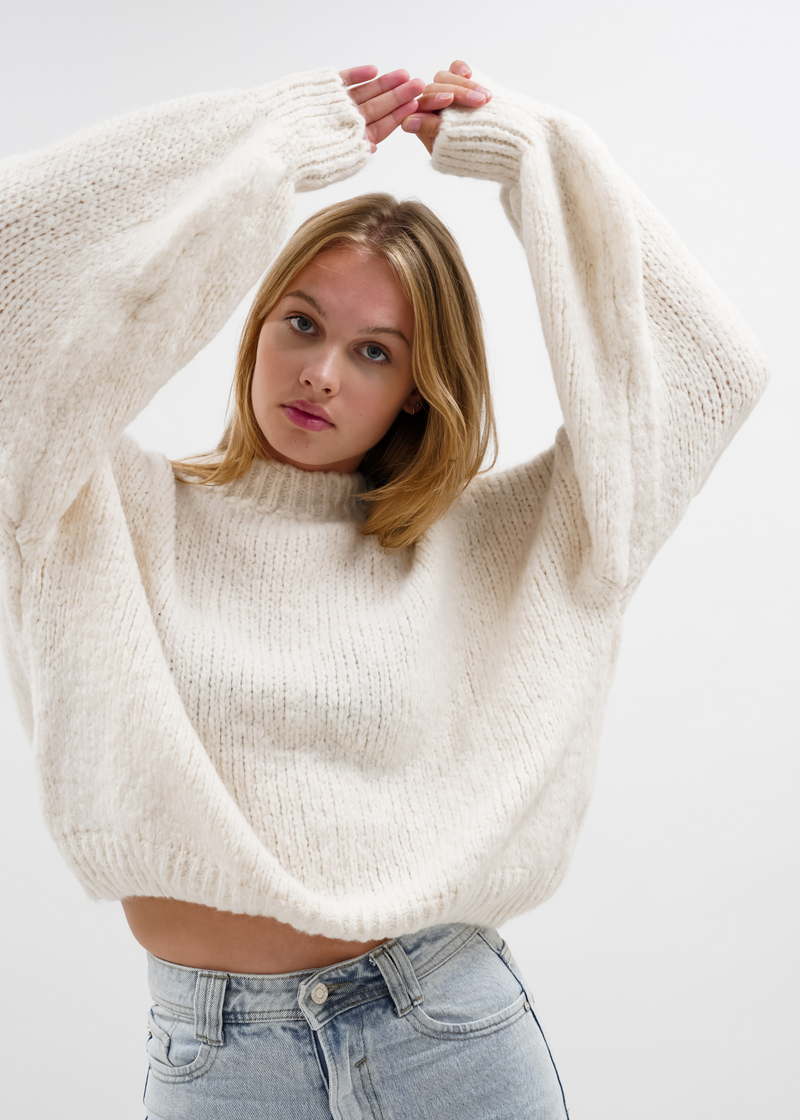 Knitted sweater cream