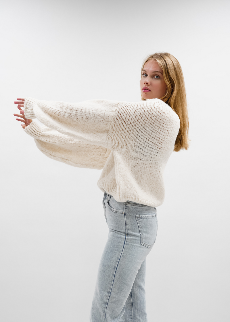 Knitted sweater cream