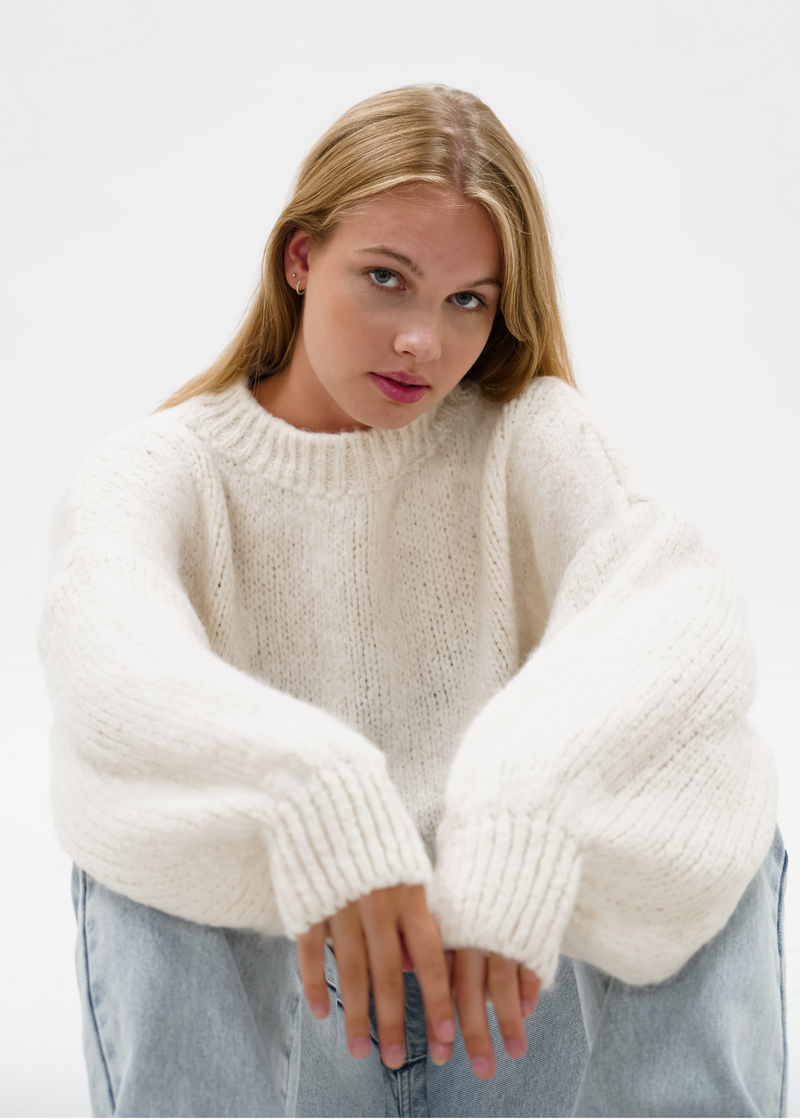 Knitted sweater cream