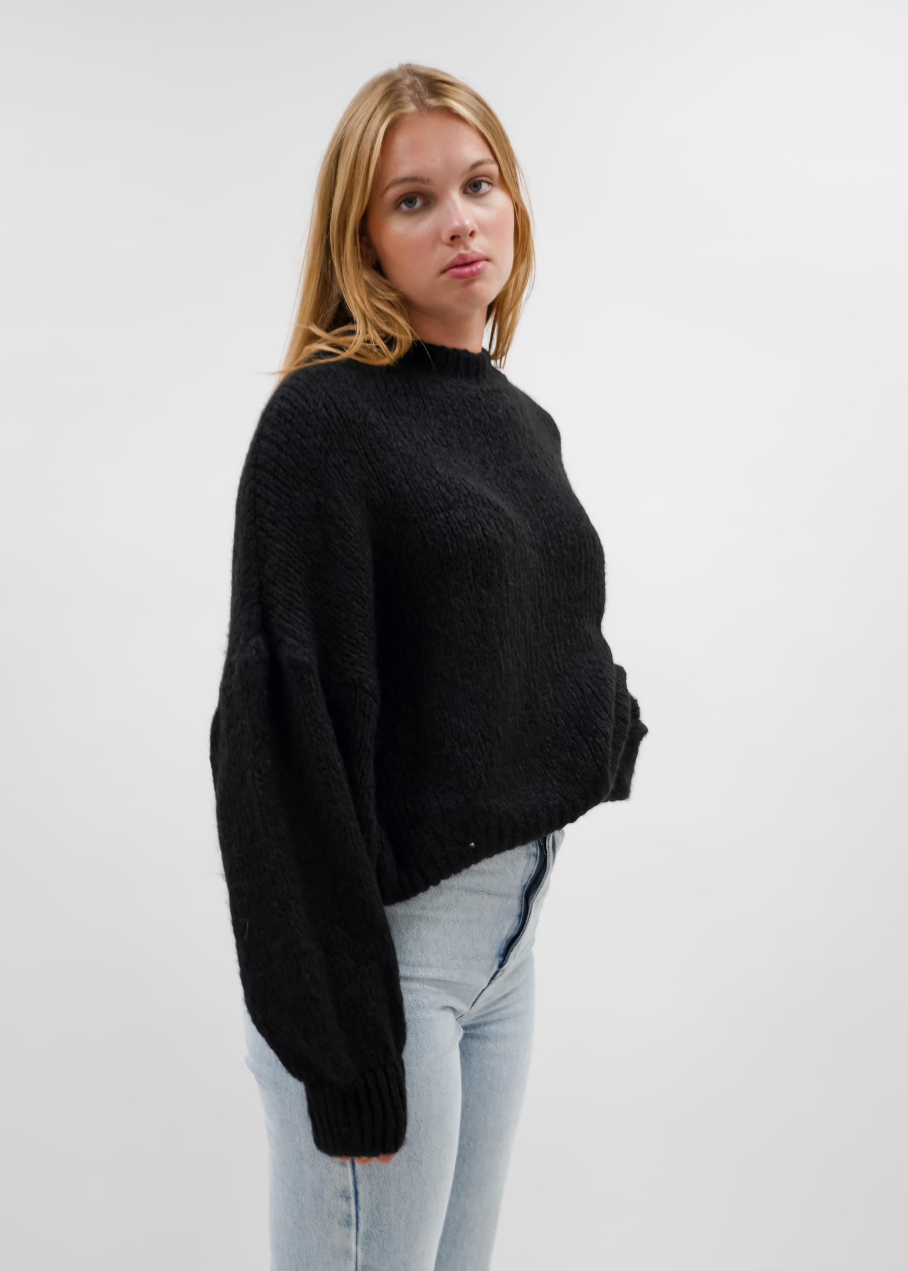 Gestrickter Pullover schwarz