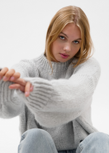 Knitted sweater light grey