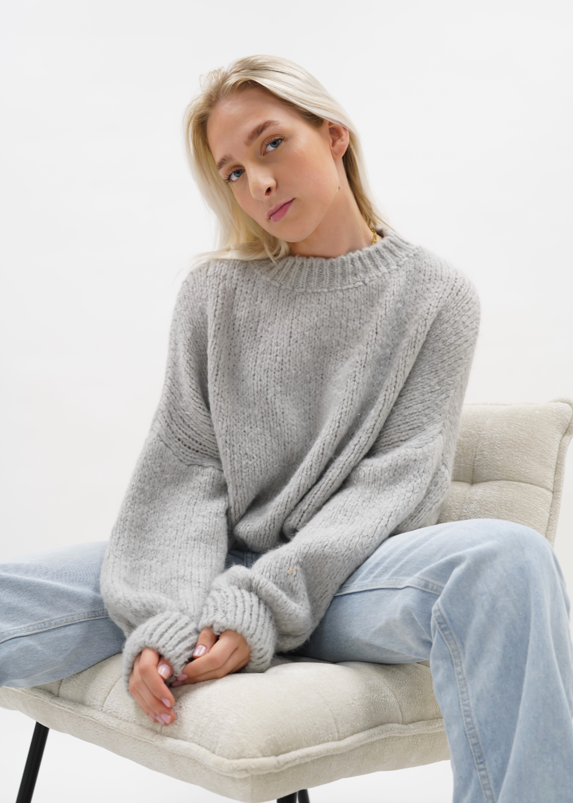 Knitted sweater light grey