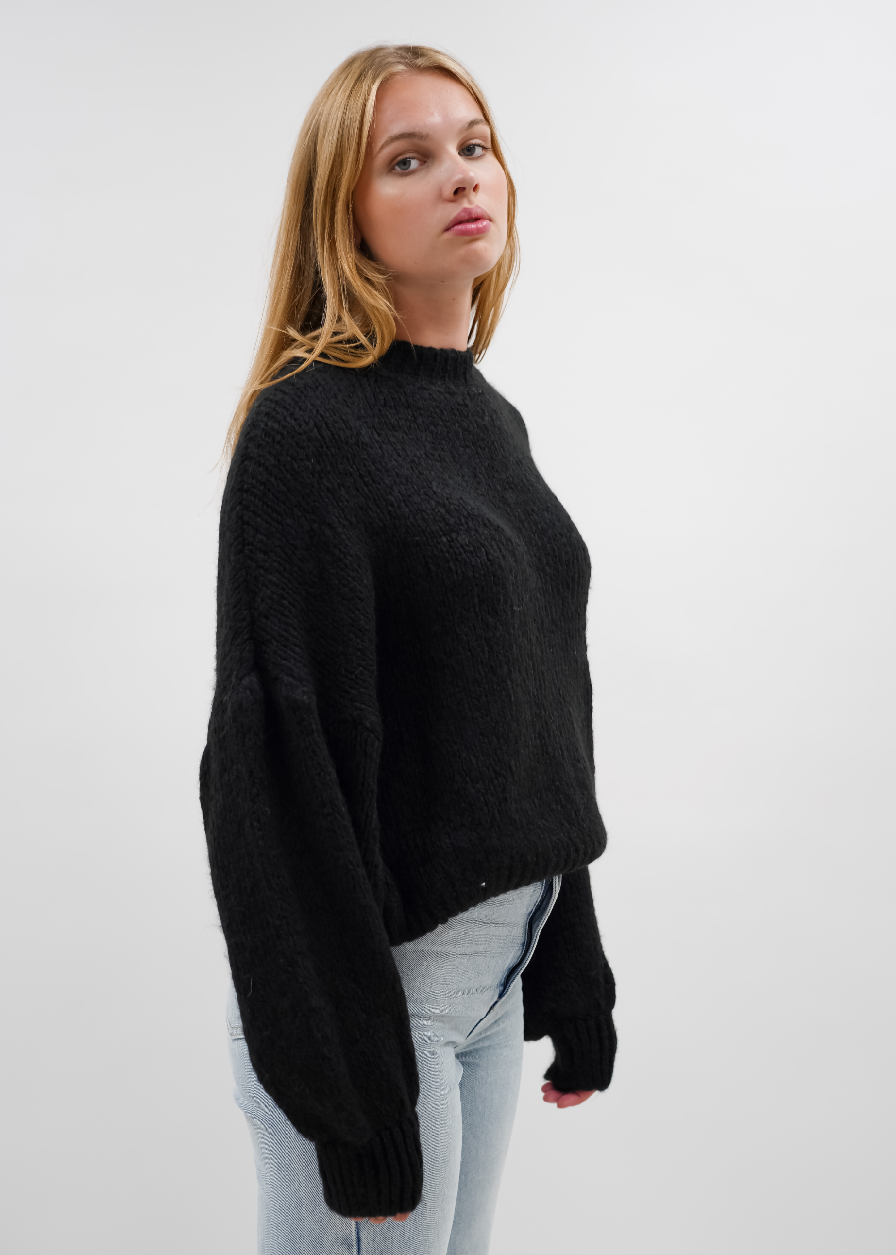 Gestrickter Pullover schwarz