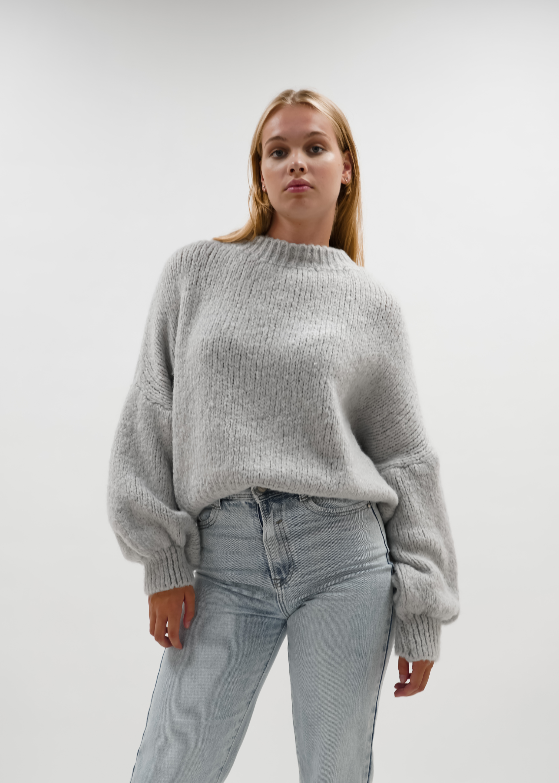 Pull tricoté gris clair
