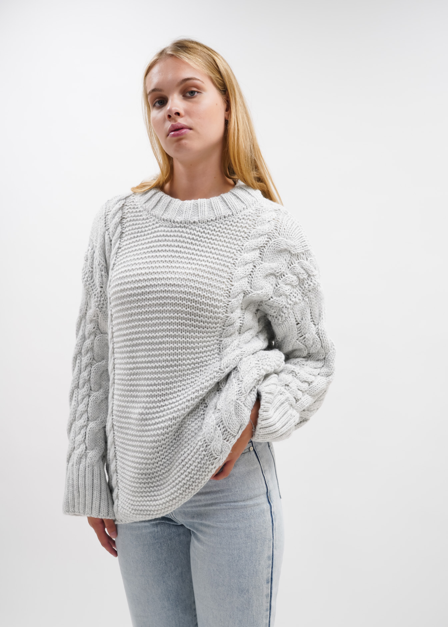 Cable knit light grey
