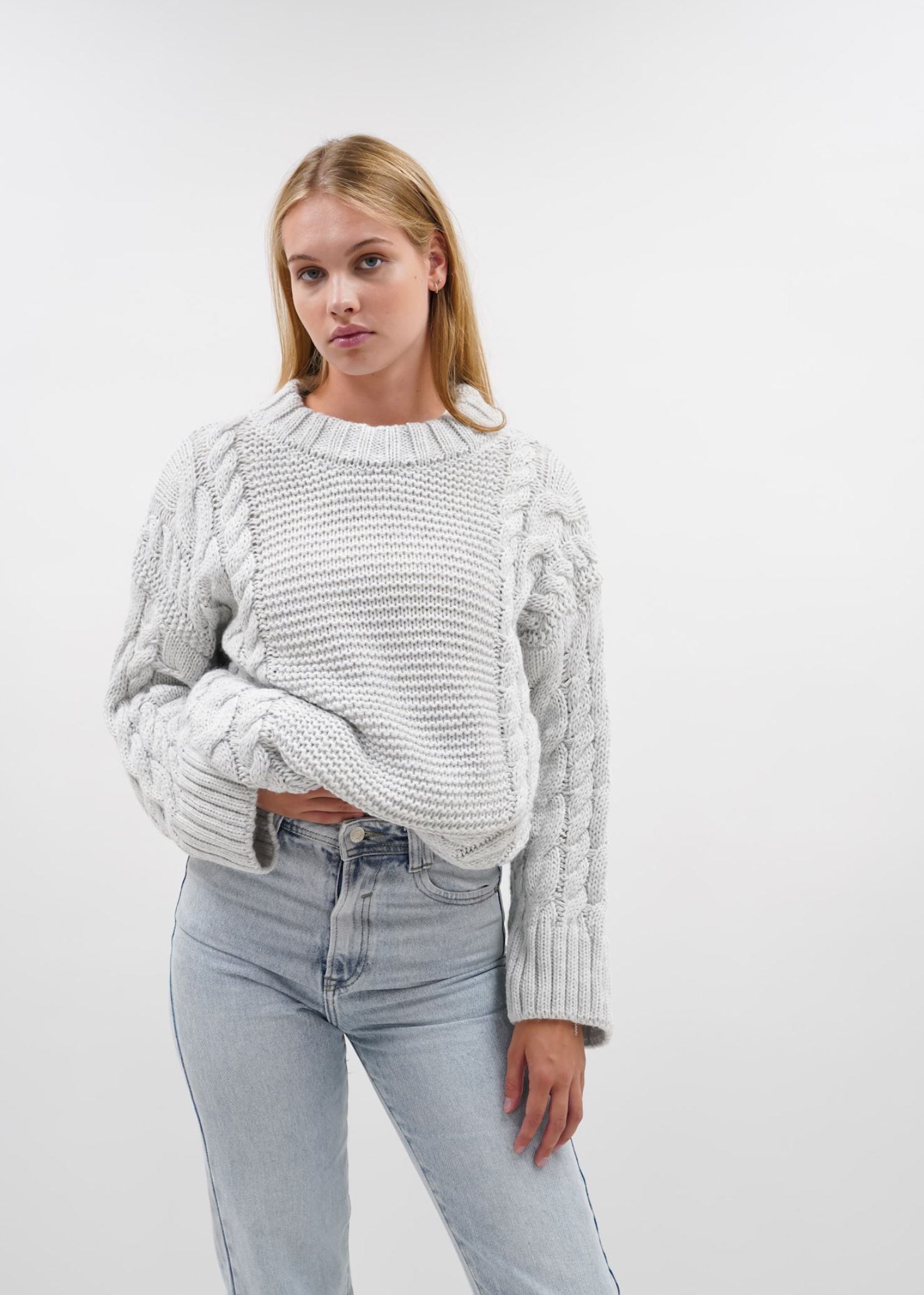Cable knit light gray