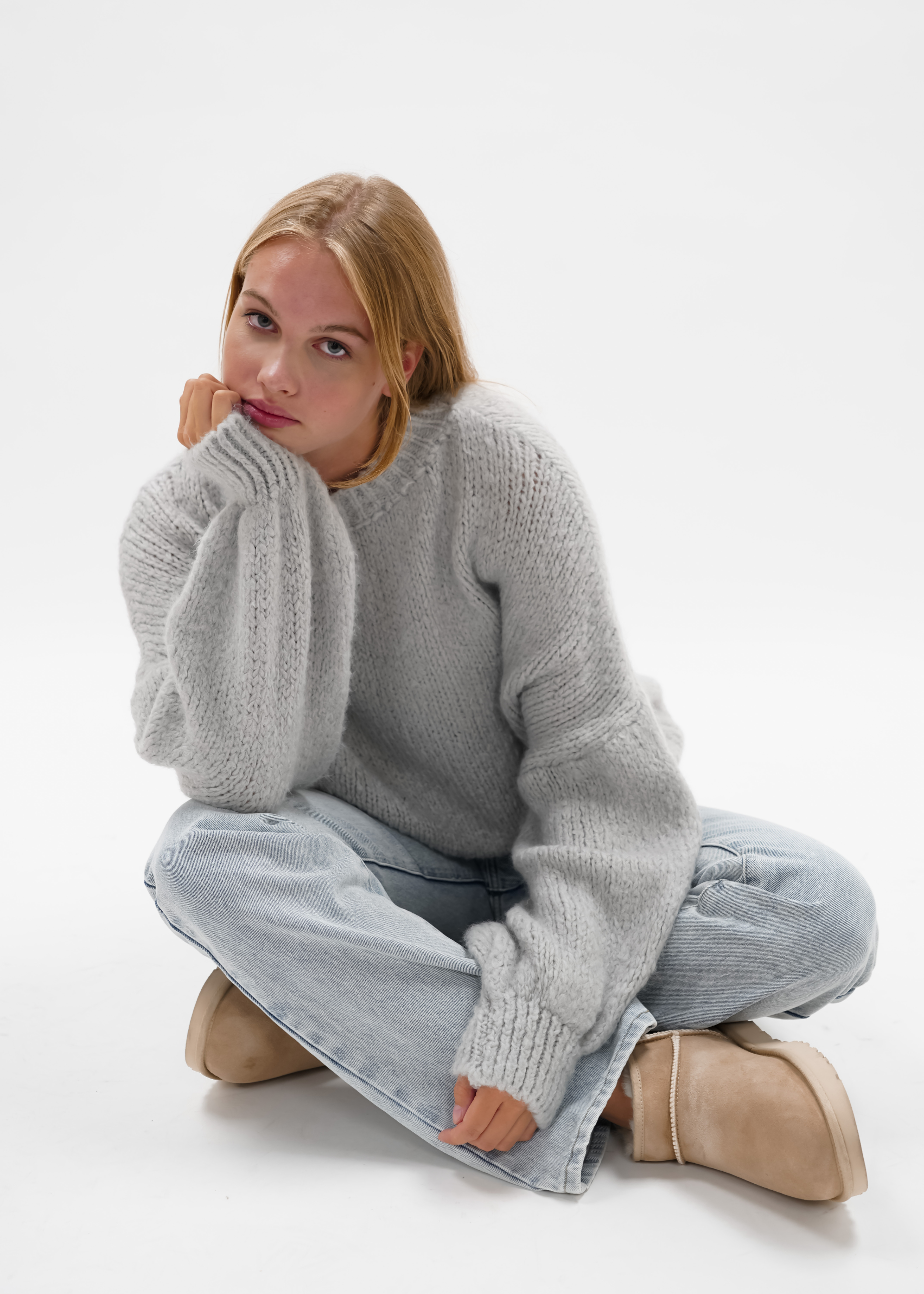 Knitted sweater light grey