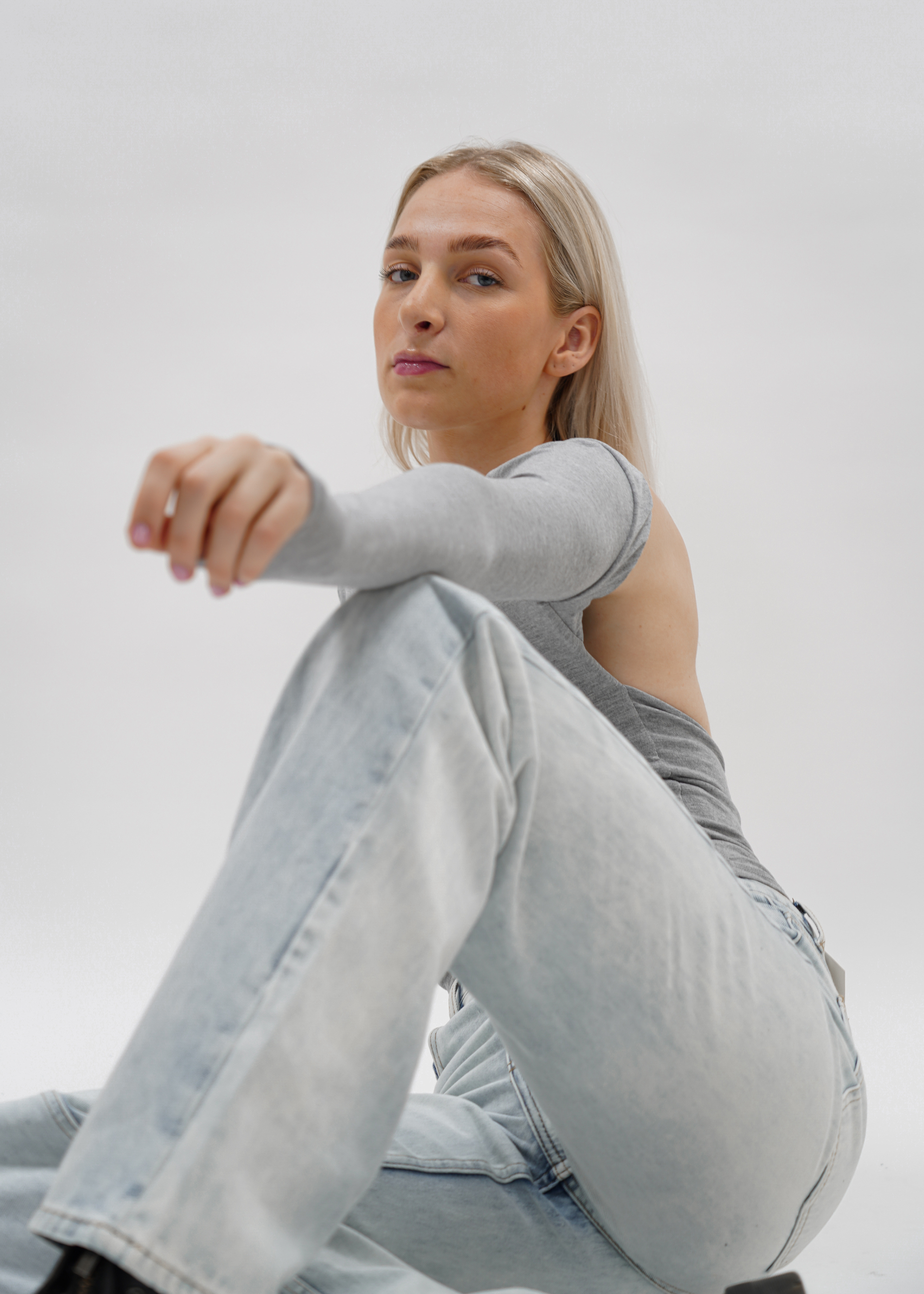 Top dos nu manches longues gris clair chiné