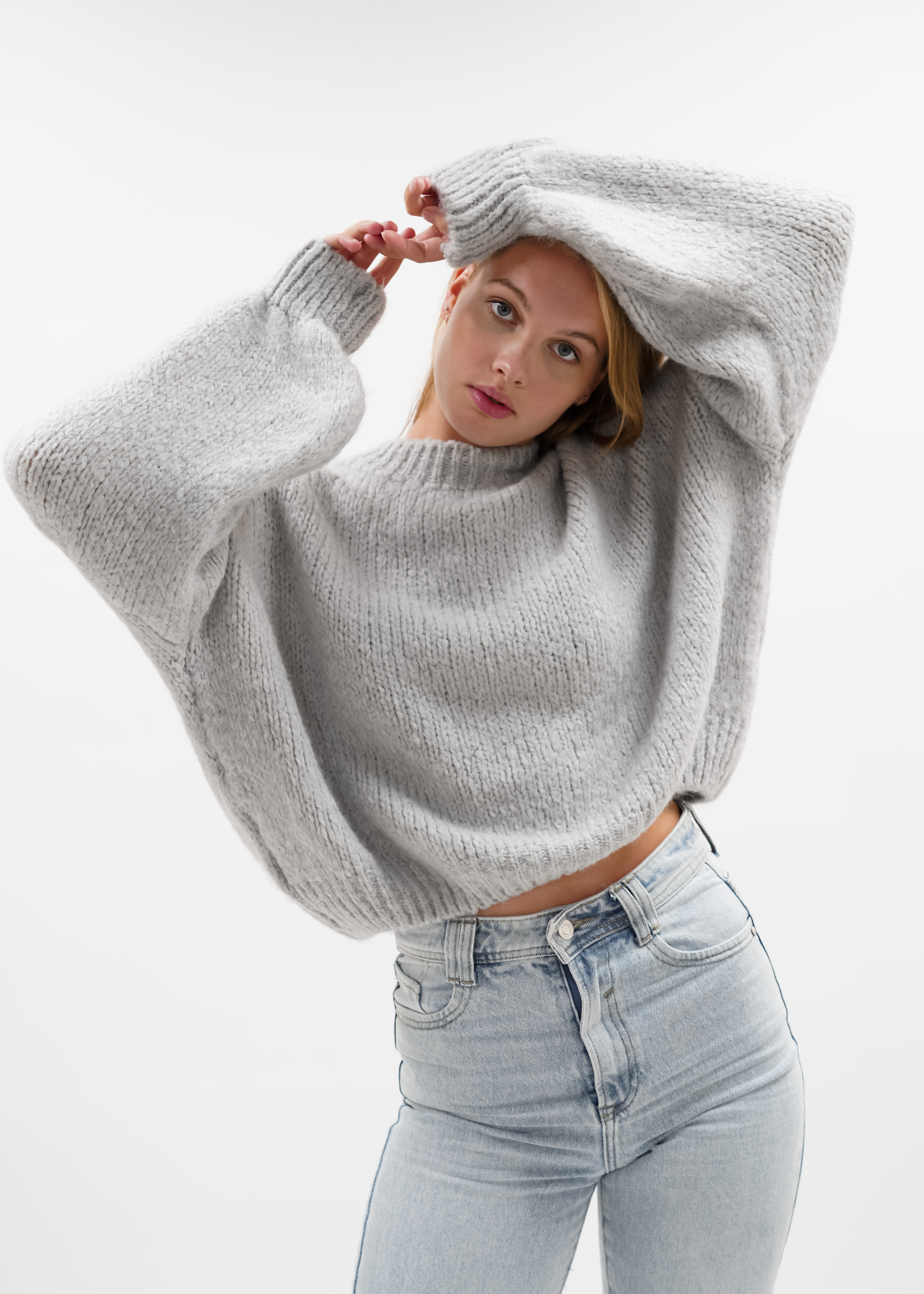 Pull tricoté gris clair