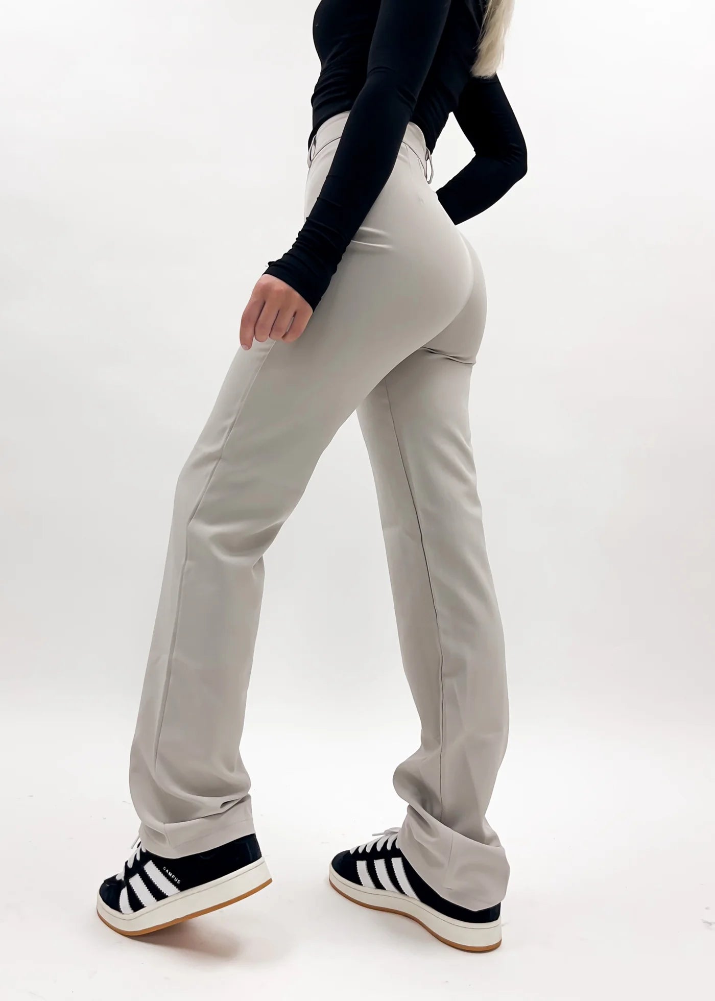 Straight leg pants with pressfold creamy gray (REGULAR)